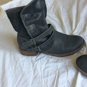 Bass fur lined ankle boots great in snow